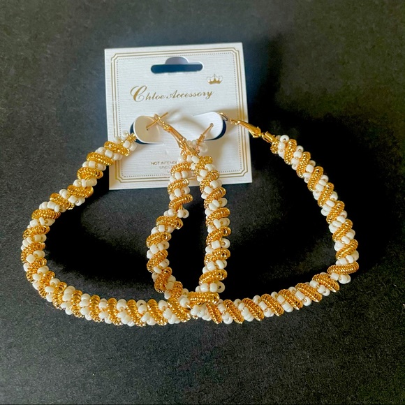 New Gold and White Heart Shaped Hoop Earrings - Picture 1 of 3